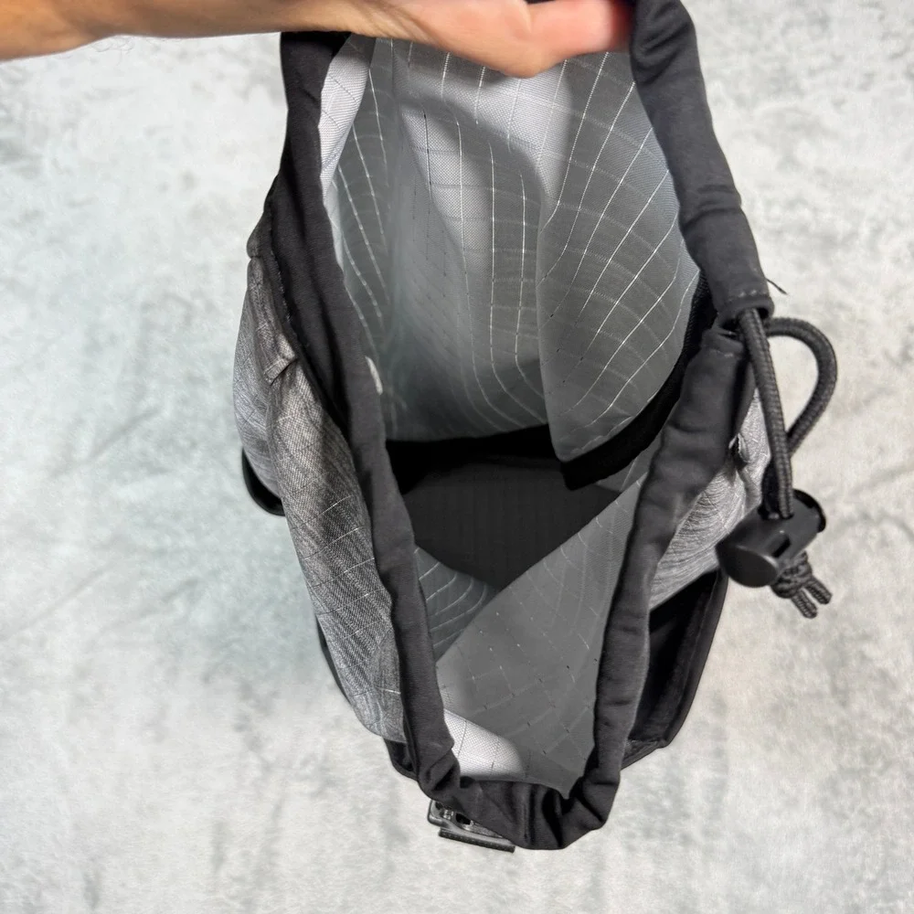 Under Armour Unisex OSFA Sling Bag Grey Black Armourvent Buckle Crossbody